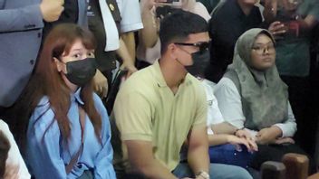 Fadly Faisal Setia Accompanies Rebecca Klopper At The Trial Of Alleged Distribution Of Porn Videos