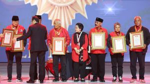 PDIP Beri Penghargaan untuk 6 Tokoh Senior di Acara Rakernas