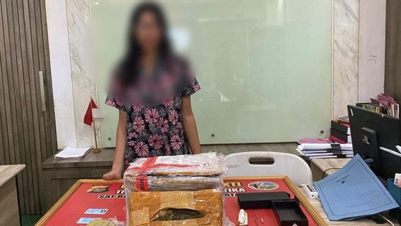 Minta Kurir Paket Serahkan Ganja di Halaman Parkir Kampus, Mahasiswi di Mataram Diringkus Polisi 