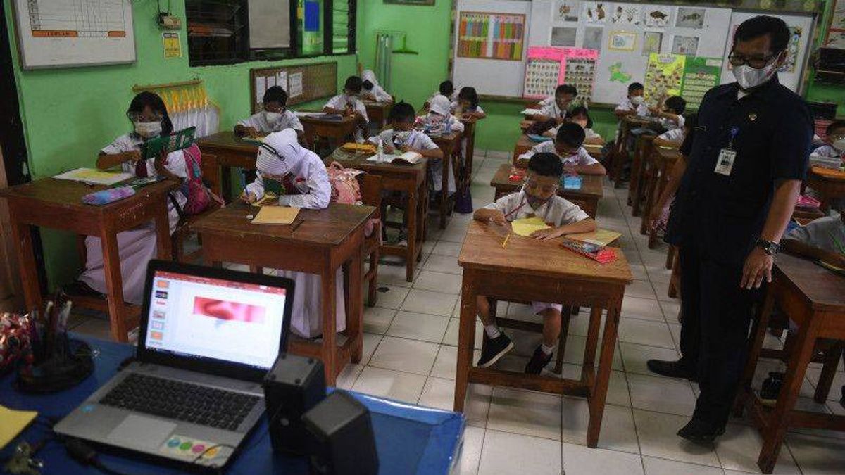  从4月中旬开始，Kapupaten Tangerang的中小学生申请100%PTM