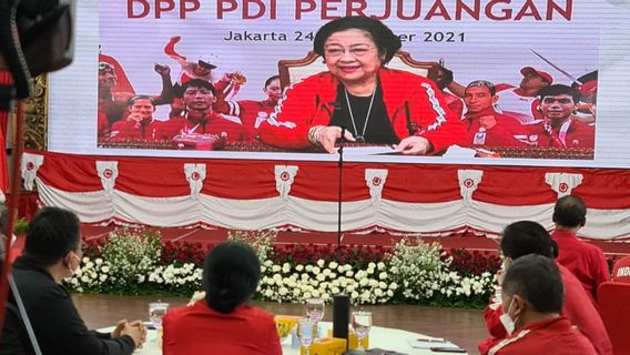 Voir Megawati Portant Une Veste Bomber, Puan Maharani: Ma Mère Est Plus Millénaire, Je Perds