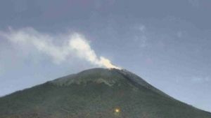 Statusnya Masih Waspada, Erupsi Tak Lagi Terlihat di Puncak Gunung Lewotolok NTT