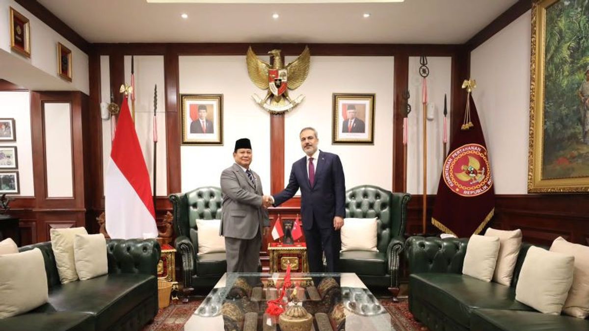 Defense Minister Prabowo Discusses Defense Cooperation With Turkish Foreign Minister