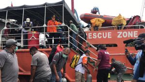 Relawan Penyelam Bantu Cari Potongan Pesawat Sriwijaya Air SJ-182   
