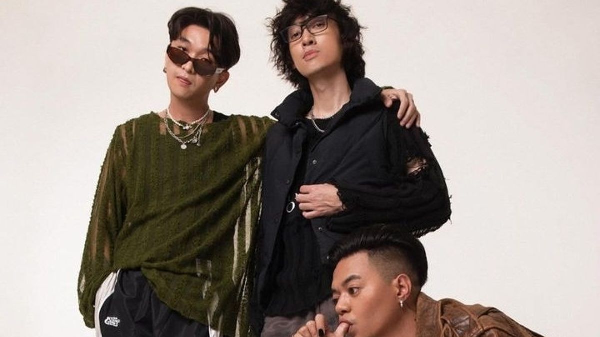 Rich Brian's Brother Roy CDC Becomes New Weird Genius Personnel