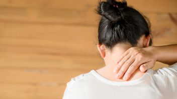 固い首は活動に支障をきたしますか?これは簡単に克服する方法です