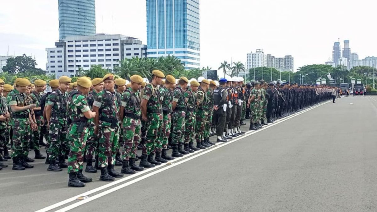 今日の午後、インドネシア国会議事堂が暴徒によって拘束され、警察は2,678人の合同要員を配備しました。