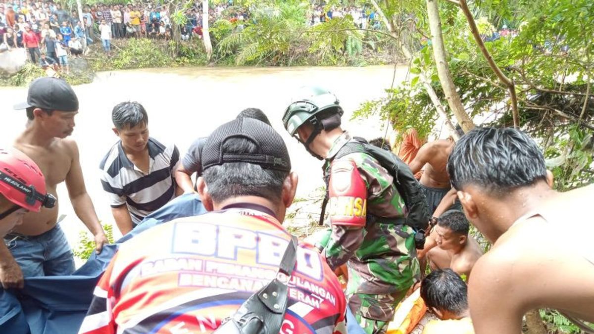 Car Carried By West Sumatra's Palo River Current, Driver Found Dead