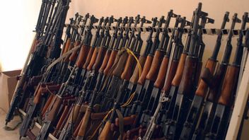 美国海军缴获了1，400支AK-47突击步枪和226，600发弹药，据称是为也门叛乱分子