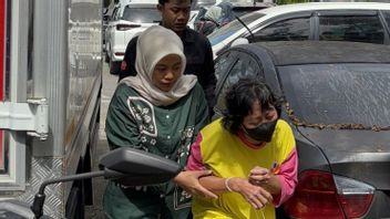 婴儿卖方的母亲可能是一个嫌疑人,婴儿从内容中被命令送到新加坡