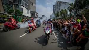 Ternyata Tak Hanya Marquez yang "Bandel" saat Parade, Bagnaia dan Pebalap Yamaha Juga Meninggalkan Jejak di Jalanan Jakarta!