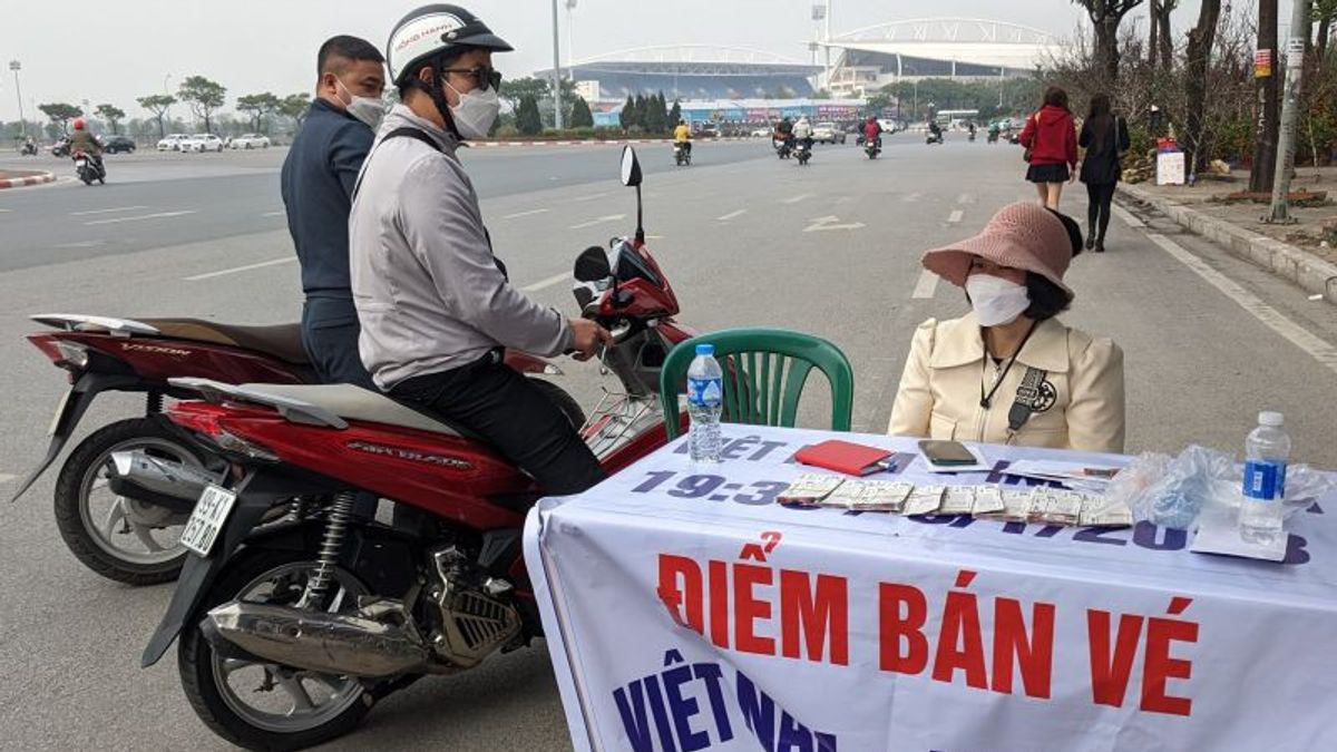 Residents Of Hanoi Anthusias Selling Tickets For Second Leg Of The Vietnam Vs Indonesia AFF Cup