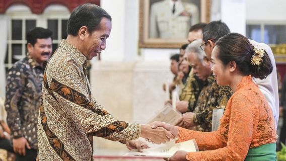 Warga Bali Terima Sertifikat Tanah Elektronik Pertama dari Presiden Jokowi