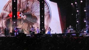 Duka dan Tawa Saling Silang Saat Mengenang Gusti Irwan Wibowo di Synchronize Fest 2025