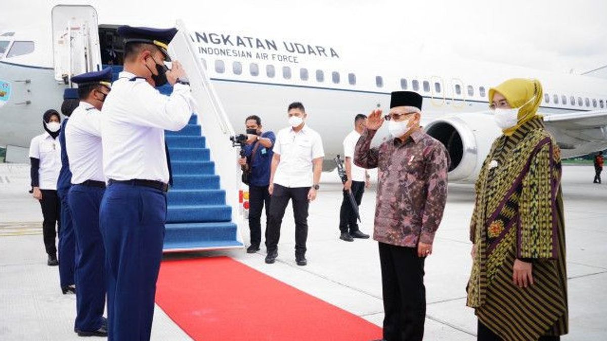 副总统马鲁夫·阿明飞往日惹 东盟旅游论坛在普兰巴南寺开幕