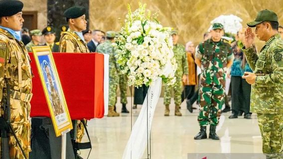 Panglima Beri Penghormatan ke Jenazah Kopda Rico Pramudia