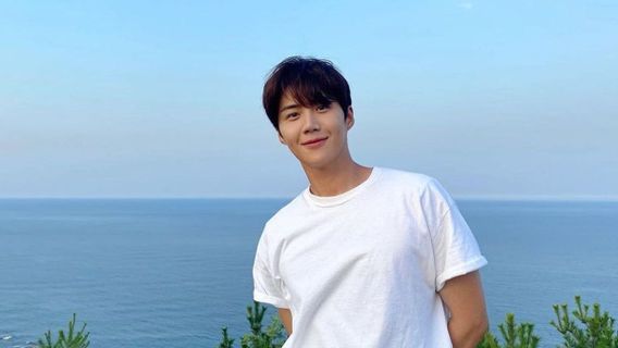 Gegara Skandal Aborsi, Kim Seon Ho Batal Bintangi Film <i>2 O’Clock Date</i> & <i>Dog Days</i> 