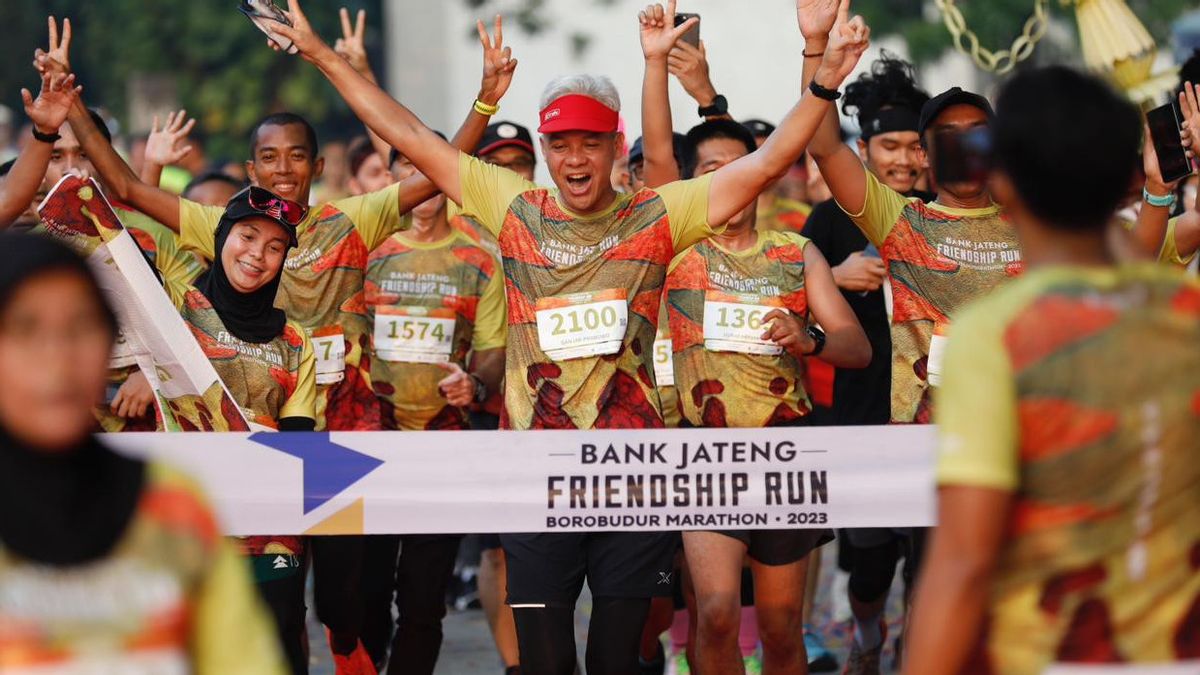 Pemanasan Borobudur Marathon, Runners Jakarta Bareng Ganjar Pranowo Ikut Bank Jateng Friendship Run 2023