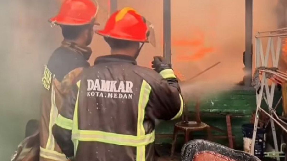 Un atelier de moto à Jaktim incendié, une personne décédée