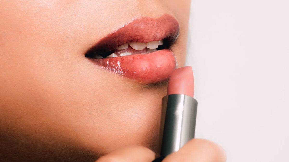 In Order Not To Mess Up, 7 Easy Tricks To Use Ombre Lipstick