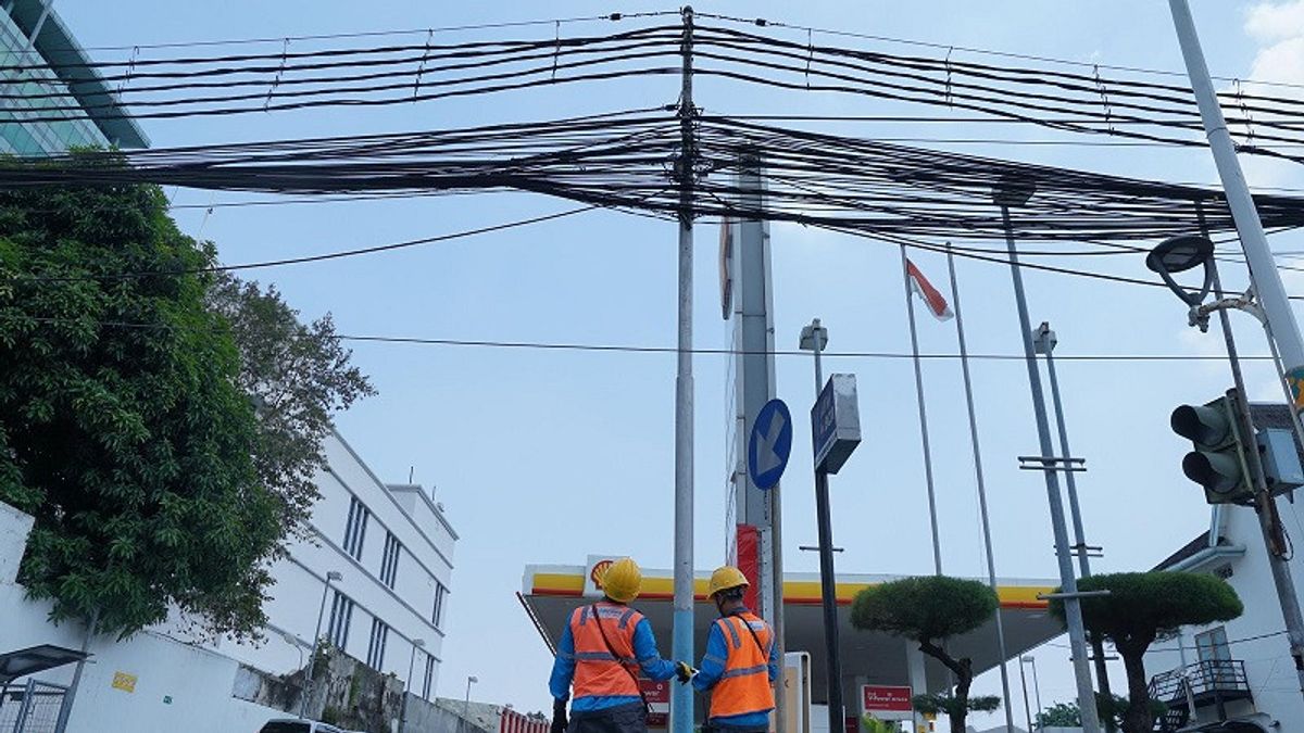 PLN Urges To Maintain Safe Distance Between Campaign Performance Equipment And Electricity Network