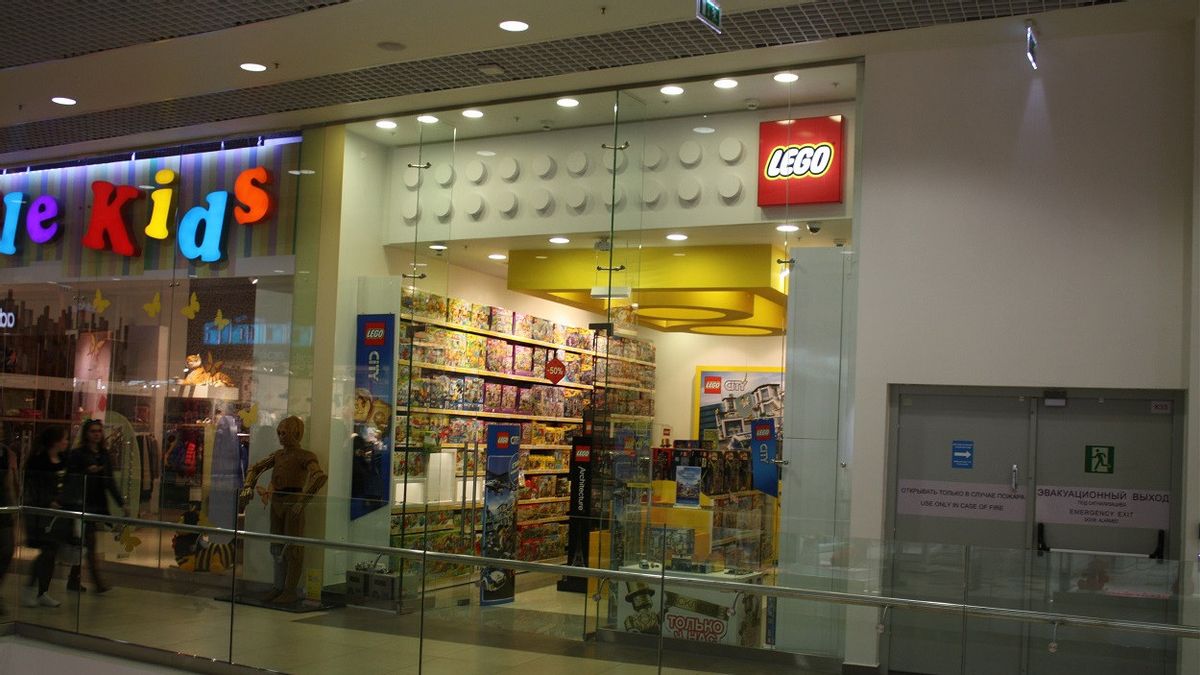 レゴは、ロシアでのすべての事業を停止することを決定:81店舗のマネージャーとのパートナーシップを終了し、モスクワの従業員の大多数を解雇