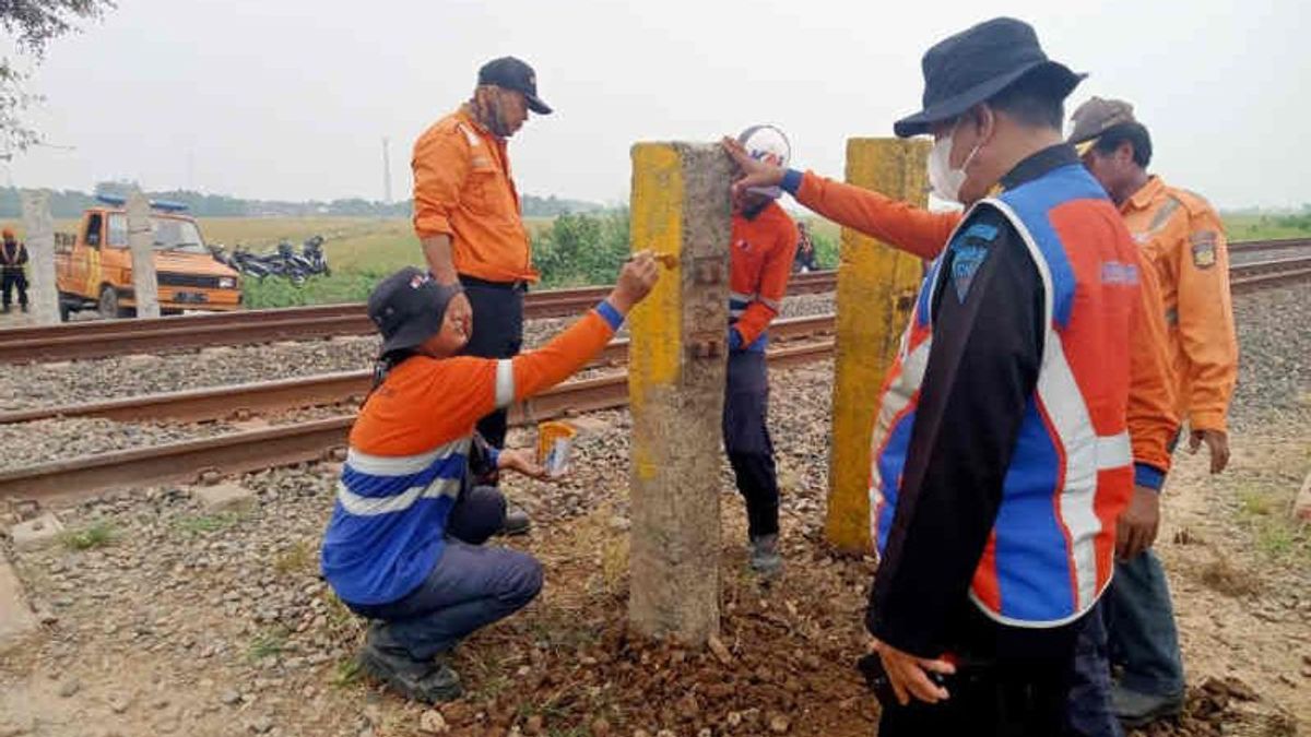 Cegah Kecelakaan, KAI Cirebon Tutup 18 Perlintasan Sebidang Liar