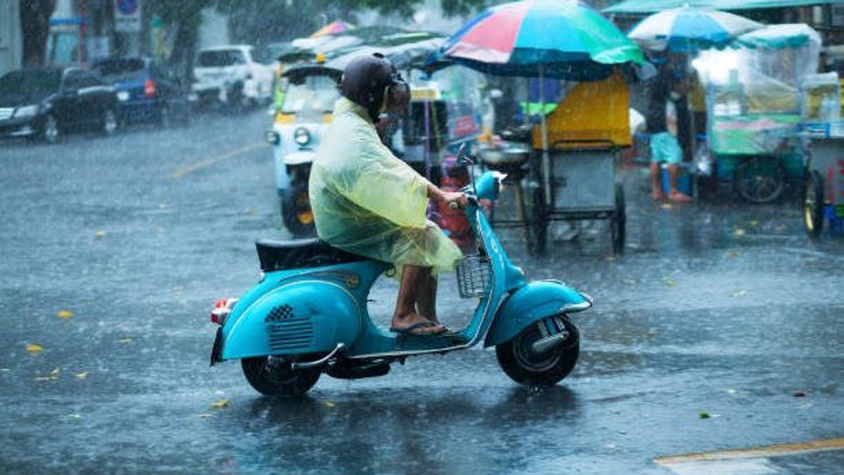 天気変更のおかげで、ジャカルタは今日雨が降ります