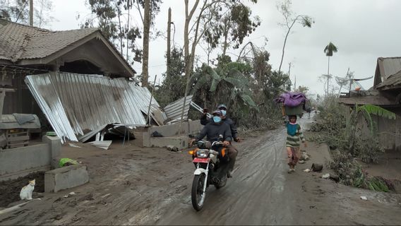 Anticipating Theft At Homes Affected By The Semeru Eruption, Police Routinely Patrol