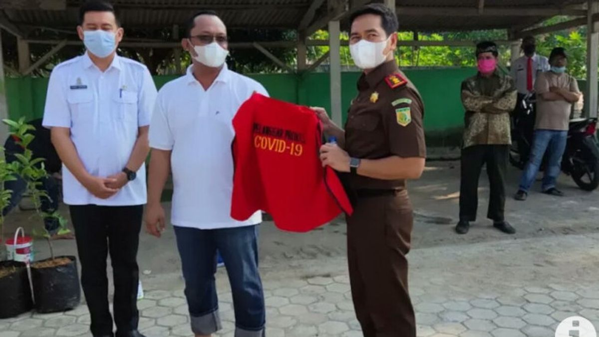 Central Lampung Deputy Regent Sentenced To Clean Mosque For Violating Prokes