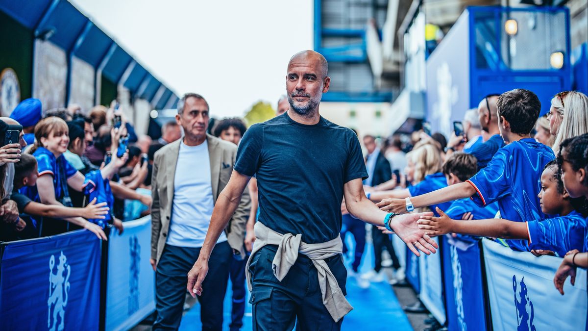 Tepis Rumor Hengkang, Pep Guardiola Bertahan di Man City Hingga 2026