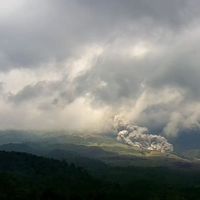  Gunung Semeru Luncurkan Awan Panas Guguran Sejauh 5 Km