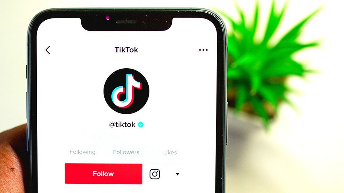 يتميز التسوق على TikTok بنجاح أقل في المملكة المتحدة ، ولكن العكس في إندونيسيا