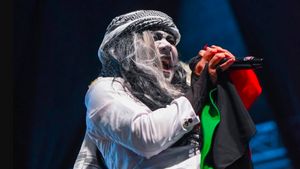 Klarifikasi Vokalis Kuburan Band Terkait Kemunculan Lagu “Tak Diberi Tulang Lagi” yang Kritisi Slank