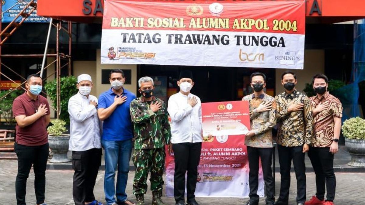 Sukses Bisnis, Dokter Oky Pratama Bagi-Bagi Sembako Gratis