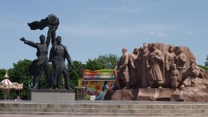 Monumen Persahabatan Rusia-Ukraina Peninggalan Soviet Dibongkar, Wali Kota Kyiv: Miliki Arti Berbeda