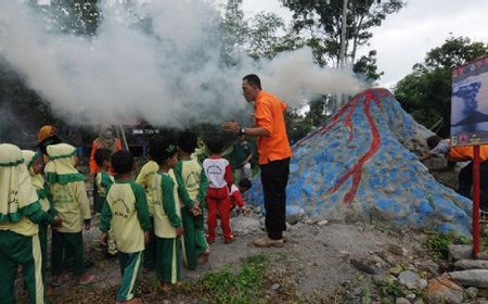 Petaka Hantui Sekolah di Pesisir Pantai, Akankah Wacana Disdik Mataram NTB Edukasi Kebencanaan ke Pelajar Terwujud?