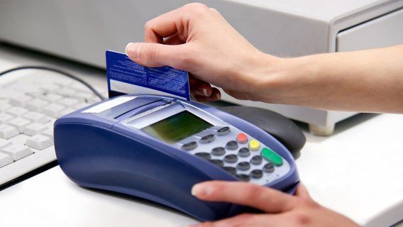 インフレのステップはさておき!クレジットカードとデビットカードの使用が34%増加