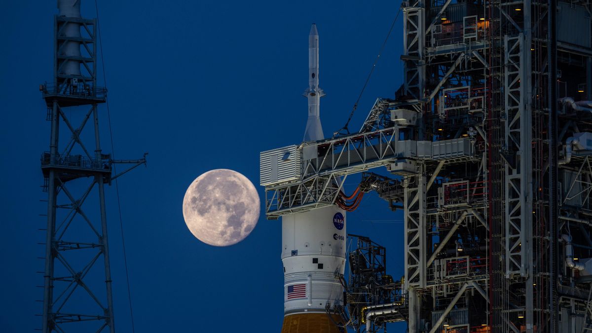 美国宇航局计划在八月下旬发射SLS，这是一系列登月任务的初始系列