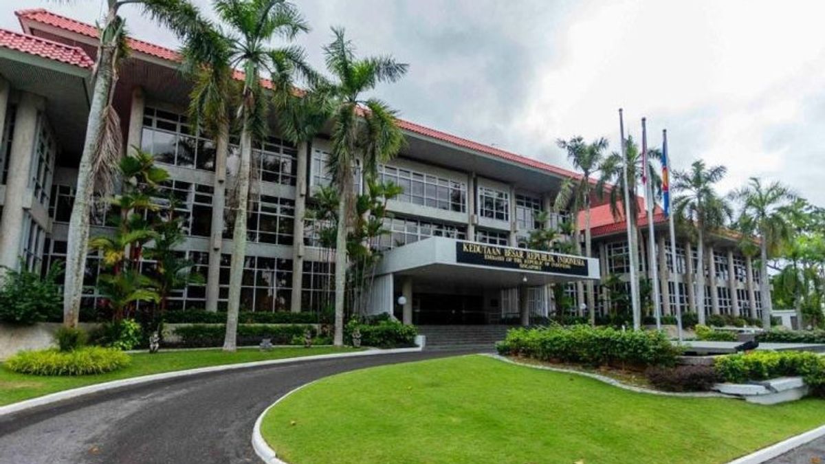 シンガポールのインドネシア大使館は、殺人容疑者インドネシアの出稼ぎ労働者に同行