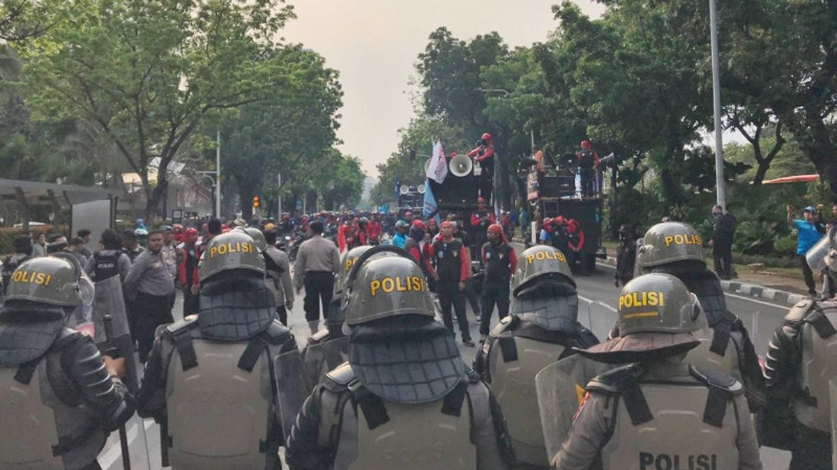 DKI市政厅增加工资的示威,在Pagar Dijebol之后被警察强行解散