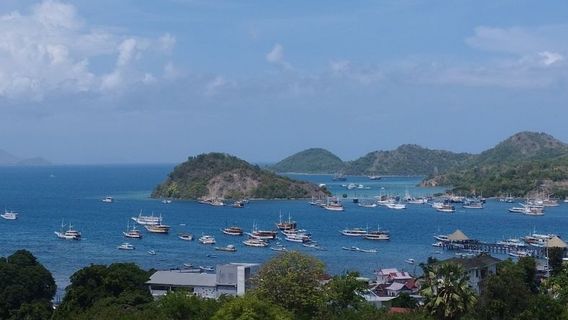 シャバンダルは、レウォトビ山の噴火によりラブアンバジョでの船の航行を禁止し、ガンゴーはめったに見えません