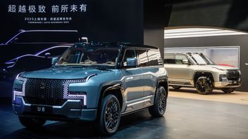 Laris en Chine BYD Officiel apporte un VUS De luxe YangWang U8 en Europe, préparé à une Mercedes G-Wagon