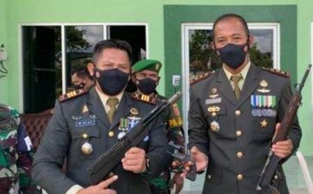 Warga Kabupaten Penajam Serahkan Senjata Api Buatan AS Rakitan 1928 ke TNI