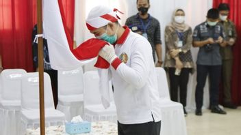 34人の元JADとJIの囚人の感動的な瞬間は、インドネシア共和国への忠誠の誓い、赤と白の旗にキス