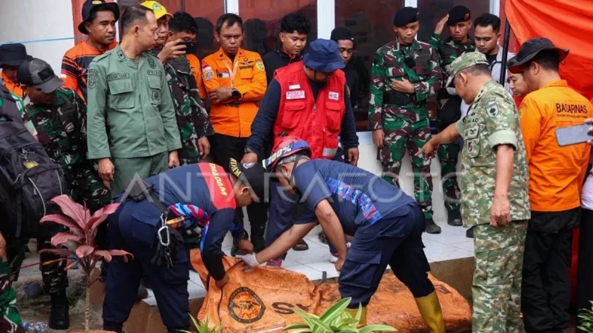 سيسير موقع سقوط الطائرة ATR 42-500 الرئيسي ، ويتم تقسيم SAR إلى 9 فرق SRU