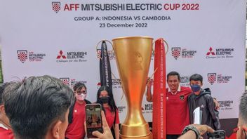 AFFカップジャイアントトロフィーがインドネシア代表チームのファンを魅了