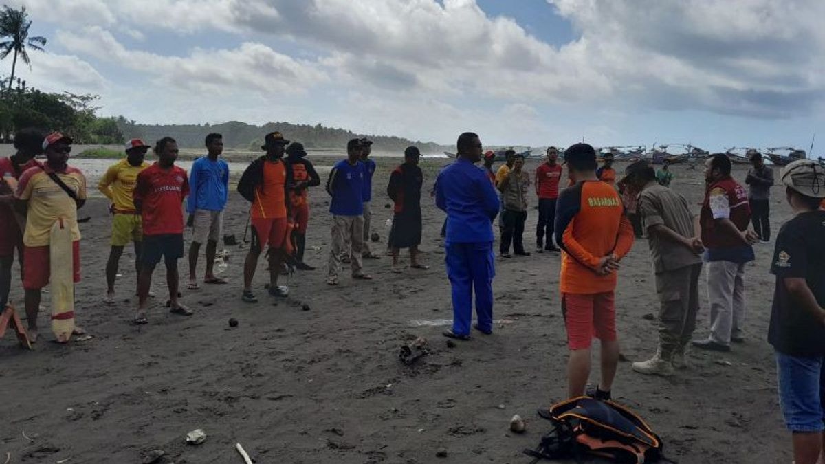 被Madasari Pangandaran海滩的波浪拖曳，3名青少年死亡，1人失踪