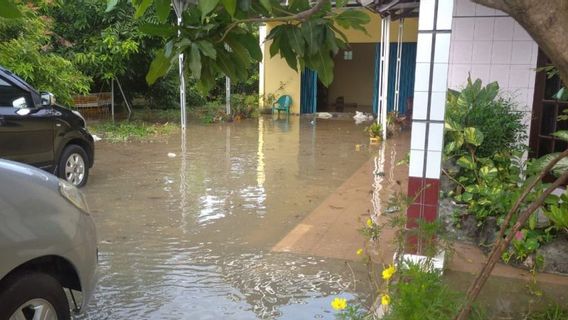 نهر أوغان في أوكو، جنوب سومطرة يفيض، يغمر 632 منزلا، والسكان لا يزالون على قيد الحياة في مواقع الإجلاء