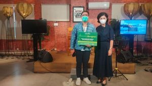 Desiree Tarigan dan Bams Eks Vokalis SamsonS Bantu Pelaku UMKM di Bali yang Terdampak Pandemi 